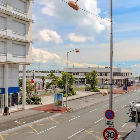 Apartment With Sea View *